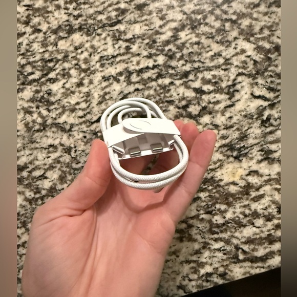 Apple AirPods 4th Gen, CASE & CORD ONLY - Picture 6 of 6